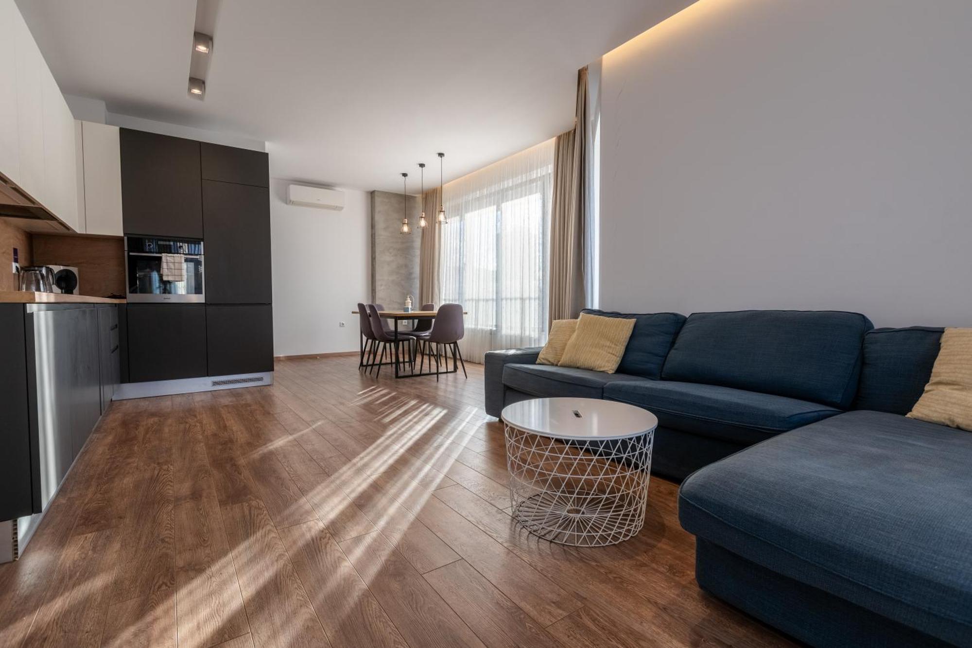 Apartment Spacious, Free Parking, 3min Beach, Flora Panorama *